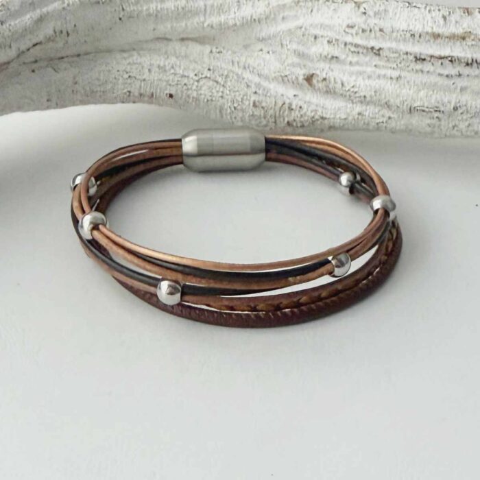 feines Lederarmband Nappa aus braunen Bändern