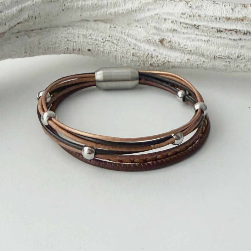 feines Lederarmband Nappa aus braunen Bändern