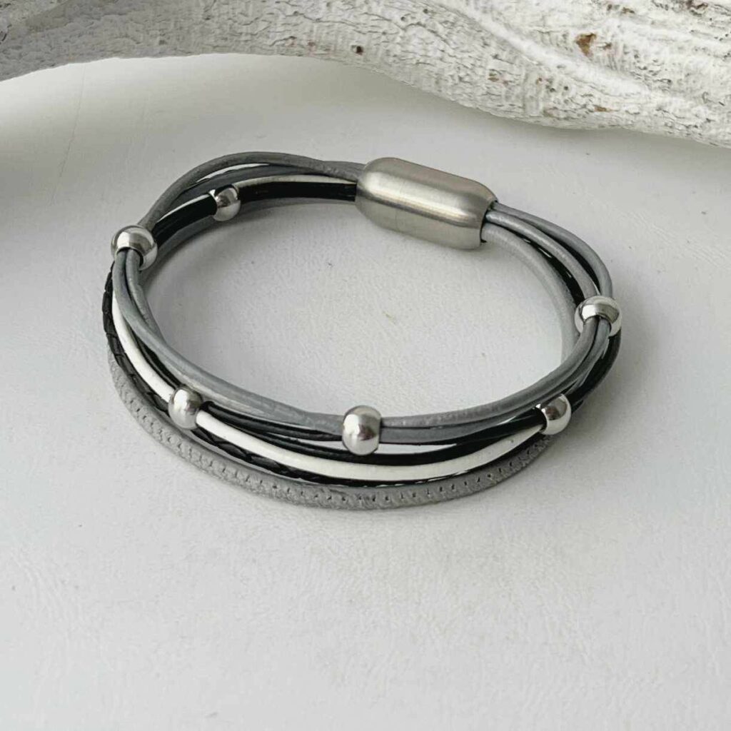 Lederarmband aus Nappa in schwarz und grau weiß