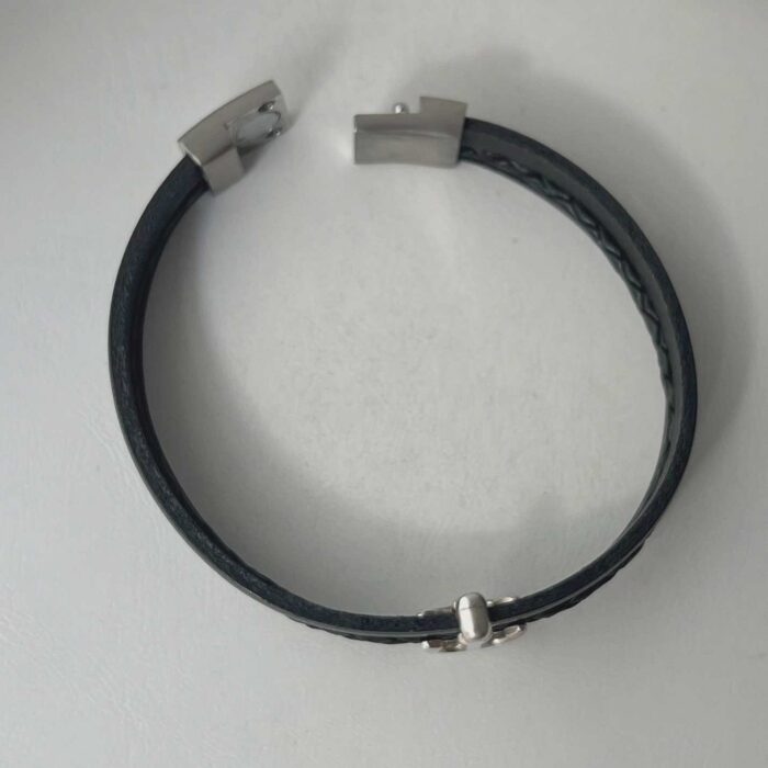 das schöne Lederarmband mit einem Anker in schwarz