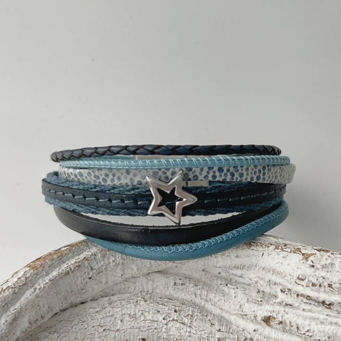 Lederarmband mit einem Stern in blau
