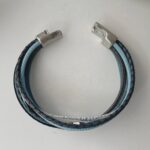 das Lederarmband mit einem Stern blau