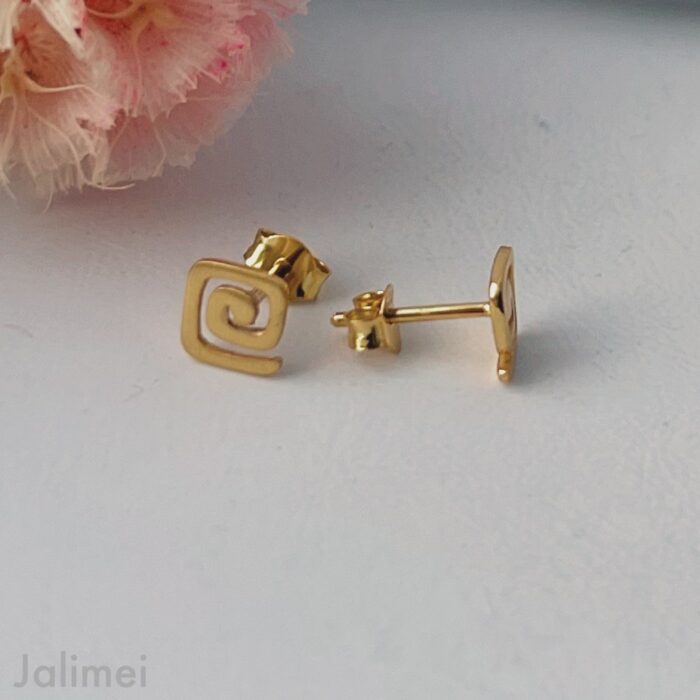 Ohrstecker eckige Spirale gold seitlich
