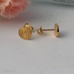 Ohrstecker geschlossene Spirale gold seitlich