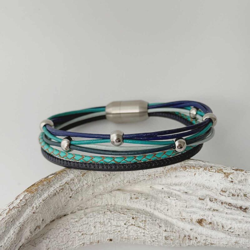 Lederarmband aus Nappa in türkis und blau mit perlen
