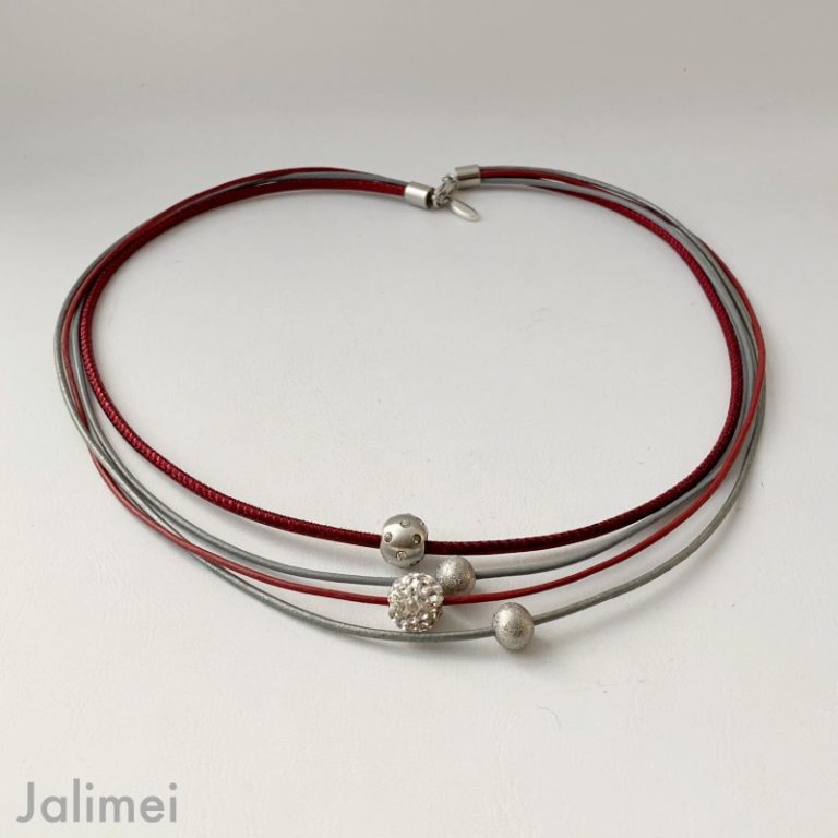 Collier Glitzer mit Kugel weinrot grau
