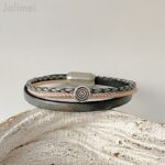 Lederarmband mit einer kleiner Spirale grau