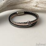 die Lederarmband einer kleiner Spirale in grau