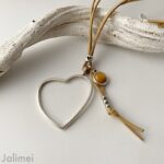 lange Kette mit Herzanhänger beige