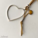 lange Kette mit Herzanhänger beige – Bild 2