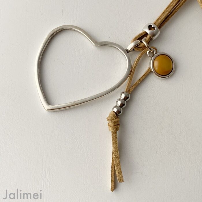 lange Kette mit Herzanhänger beige – Bild 2