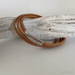 Schlichtes Wickelarmband aus feinem Nappaleder in nude