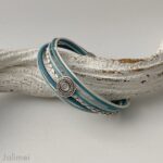 das Lederarmband Ethno in hellblau-weiß