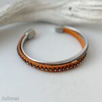 das Lederarmband mit Strass orange