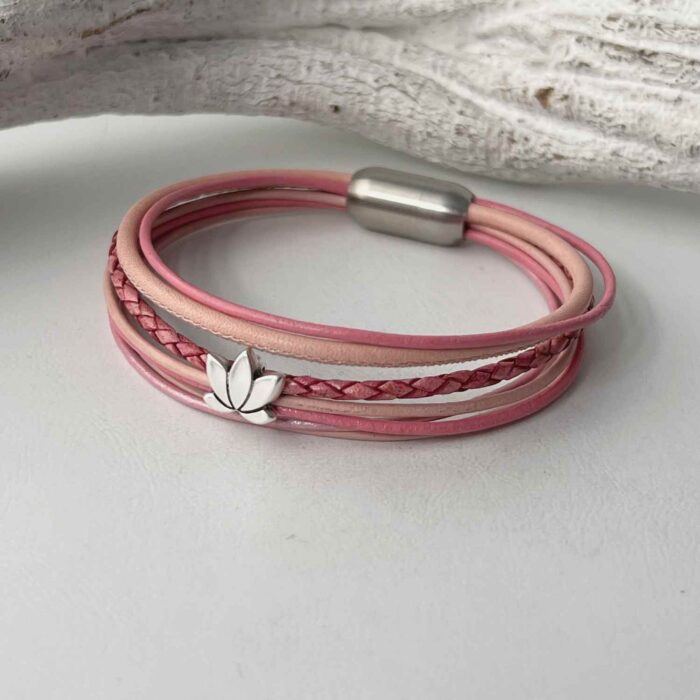 Lederarmband mit Lotusblume in rosa