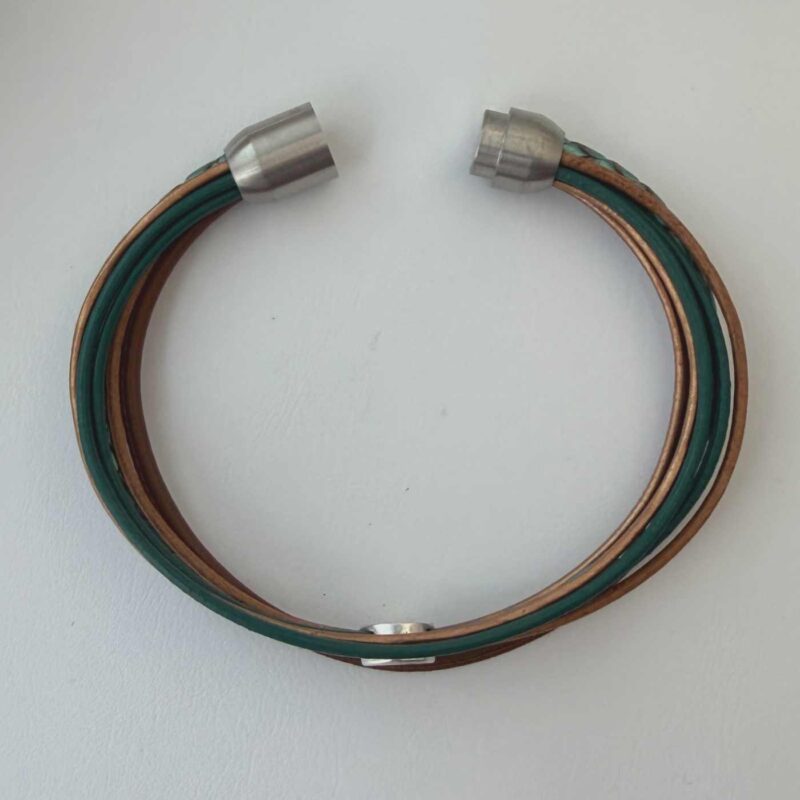 feines Lederarmband kleine Spirale petrol braun