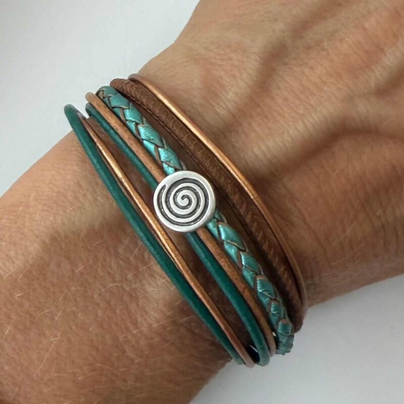 Lederarmband kleine Spirale petrol braun
