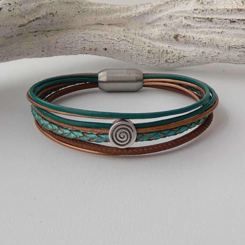 Lederarmband mit kleiner Spirale in petrol und braun