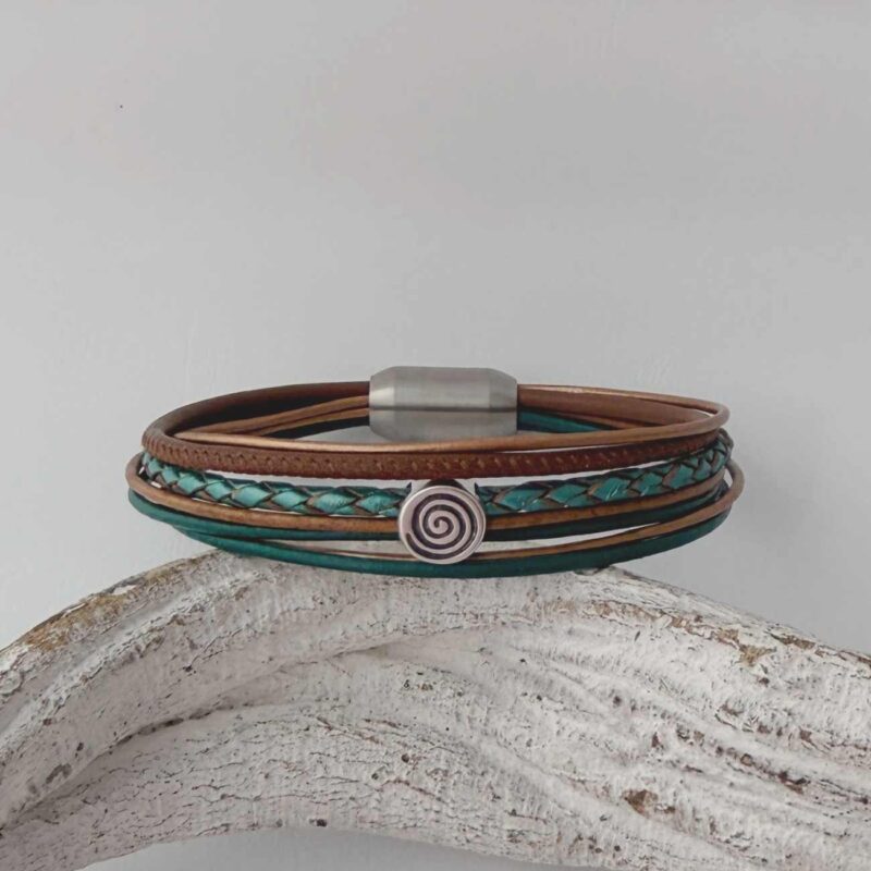 Lederarmband mit kleiner Spirale in petrol und braun