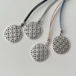 lange Kette mit Blume des Lebens