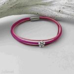 das Lederarmband fein mit Blümchen in pink