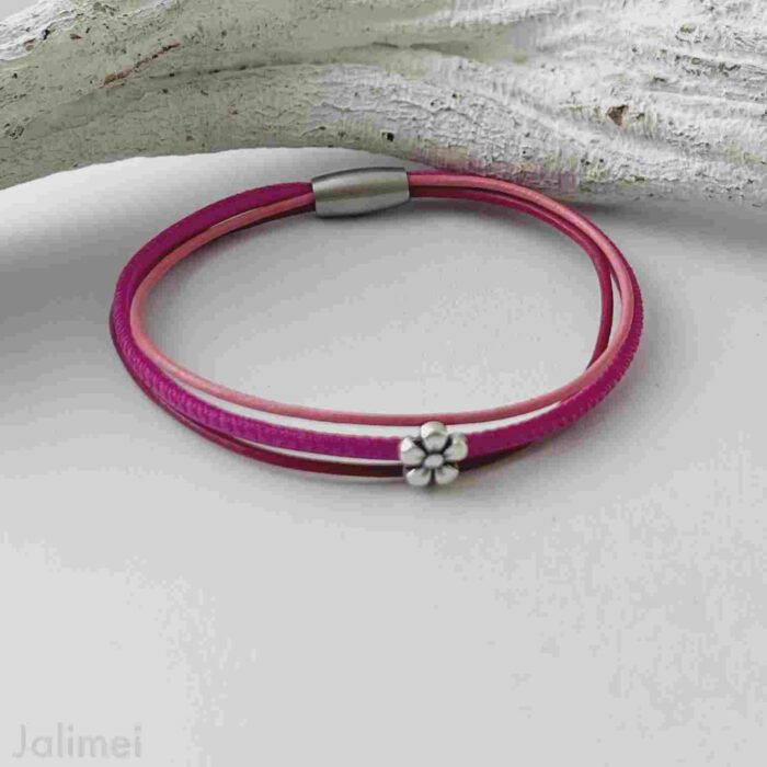 das Lederarmband fein mit Blümchen in pink