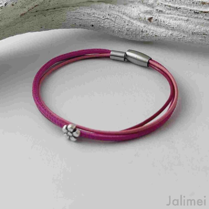 das Lederarmband fein mit Blümchen pink