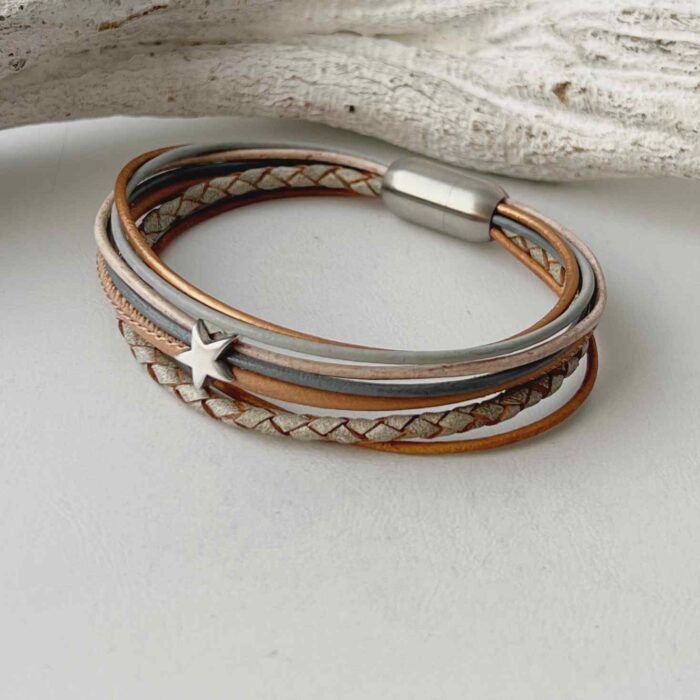 Lederarmband mit einem kleinem Stern grau und beige