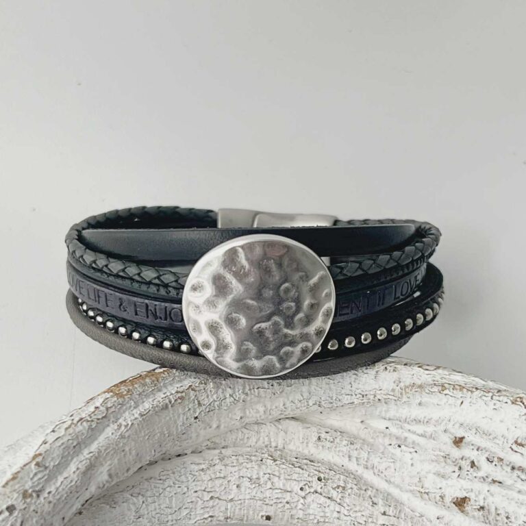 Lederarmband gehämmerte Scheibe schwarz