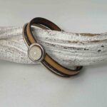 Lederarmband mit einem Mandala in beige und gold