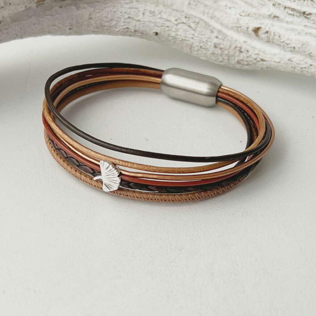Lederarmband mit Ginkgoblatt in braun