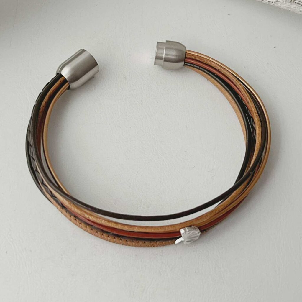Lederarmband mit Ginkgoblatt braun