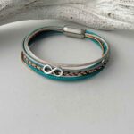 Lederarmband mit Infinity in türkis beige