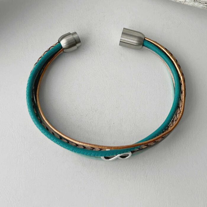Lederarmband mit Infinity in türkis und beige