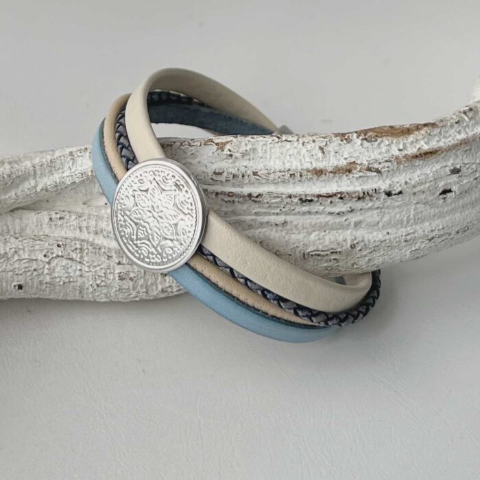 Lederarmband mit Mandala in beige und hellblau