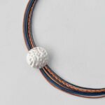 Ledercollier mit einer gehämmerter Scheibe Navy cognac