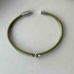 das Lederarmband fein Biene grün