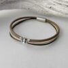 Lederarmband fein mit Biene in taupe