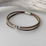 Lederarmband fein mit Biene in taupe