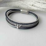 Lederarmband mit Biene in blau und grau