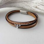 Lederarmband mit einer Biene in braun