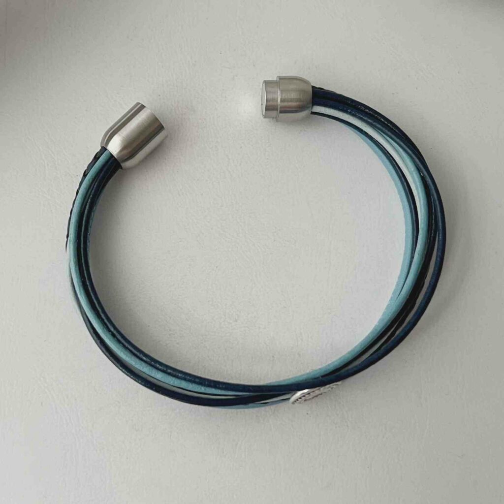 Lederarmband mit Ethno blau