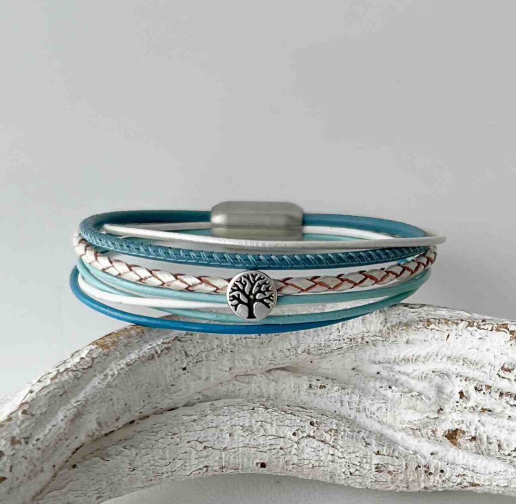 Lederarmband Lebensbaum hellblau weiß
