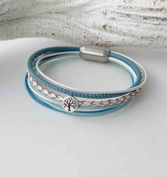 Lederarmband mit Lebensbaum in hellblau weiß