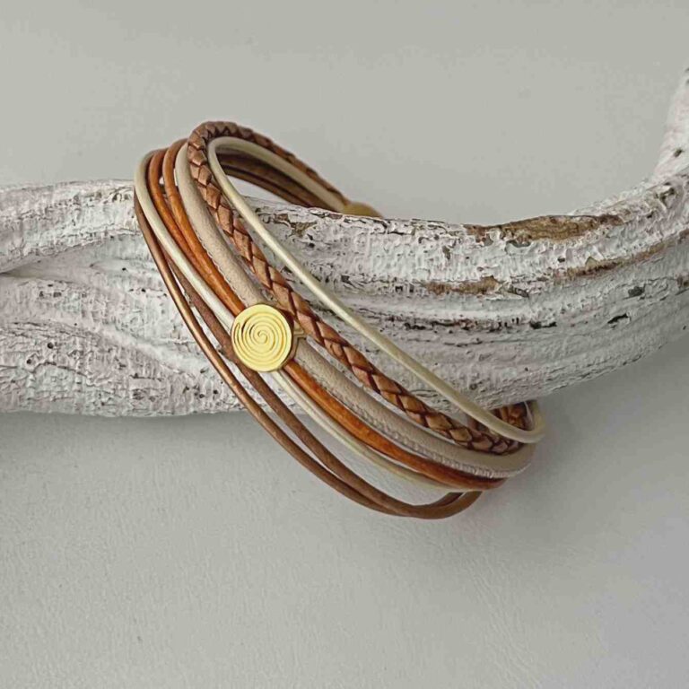 Lederarmband mit einer Spirale Gold in braun und beige
