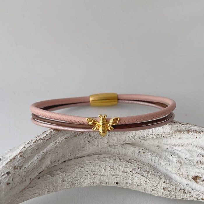 Lederarmband fein mit goldene Biene in rosa