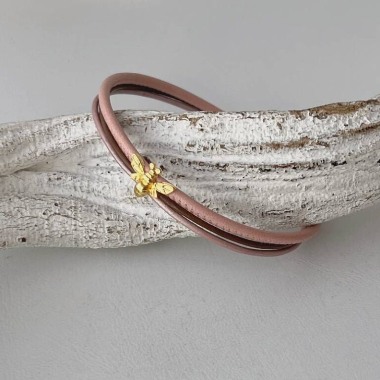 das Lederarmband fein mit goldene Biene in rosa