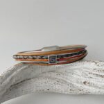 das Lederarmband eckige Spirale in grau und braun