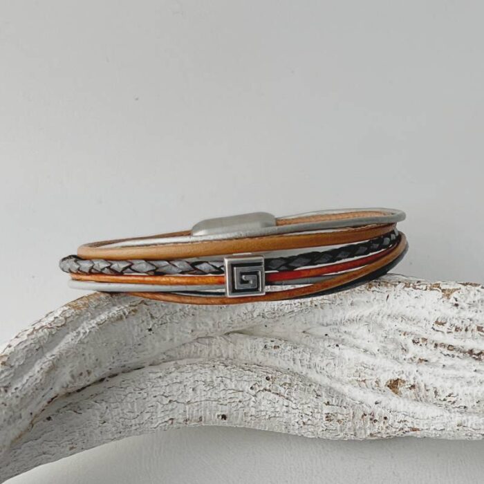 das Lederarmband eckige Spirale in grau und braun