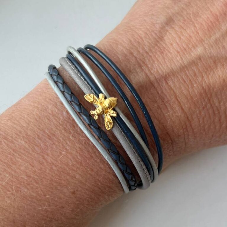 Lederarmband mit goldener Biene blau-grau
